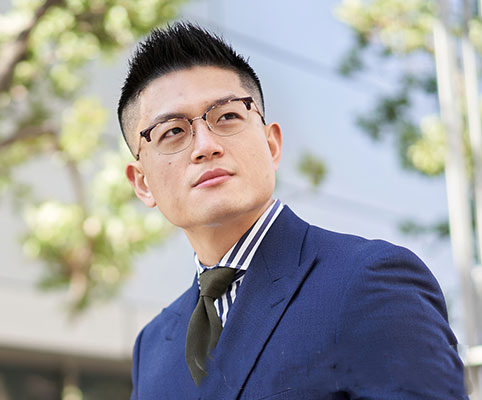 ソフトモヒカンの男性の写真